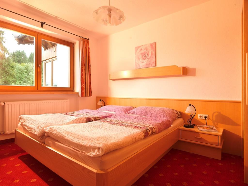 Ferienwohnung Saalbach Fieberbrunn Pokoj fotografie