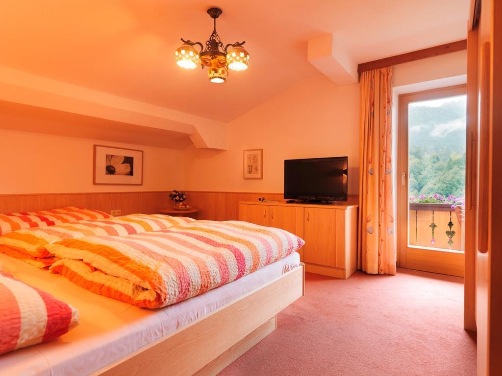 Ferienwohnung Saalbach Fieberbrunn Pokoj fotografie