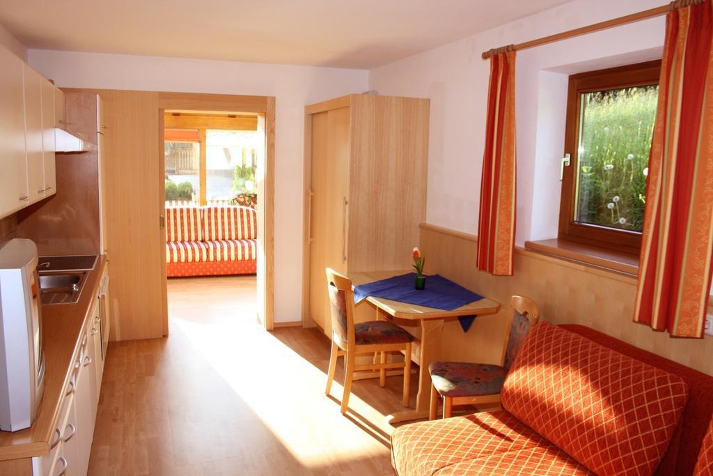 Ferienwohnung Saalbach Fieberbrunn Pokoj fotografie